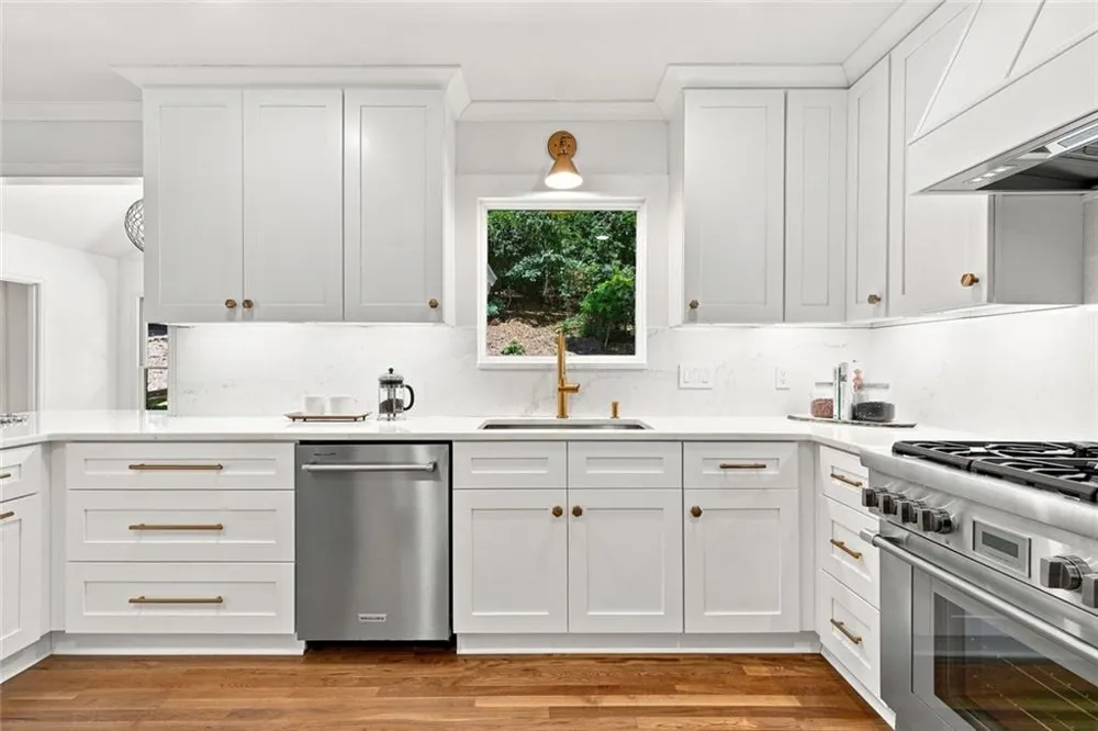 7680 Dunvegan Close Sandy Springs, GA 30350
