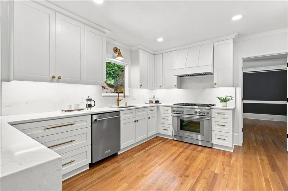 7680 Dunvegan Close Sandy Springs, GA 30350
