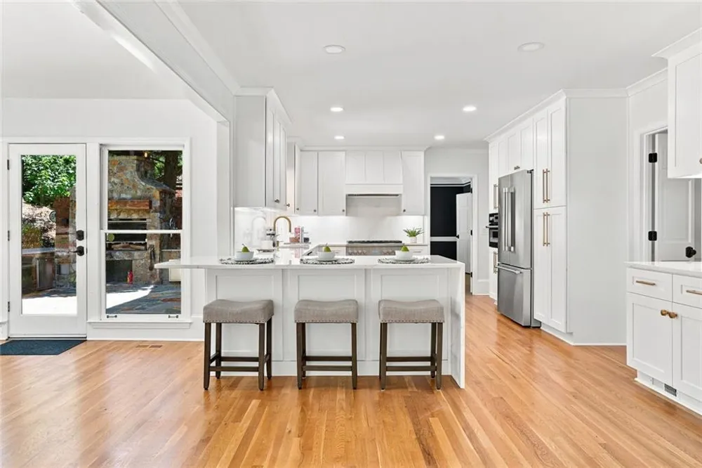7680 Dunvegan Close Sandy Springs, GA 30350
