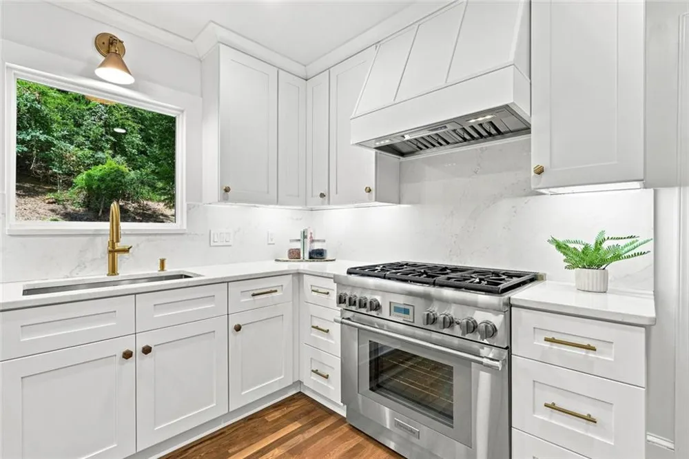7680 Dunvegan Close Sandy Springs, GA 30350