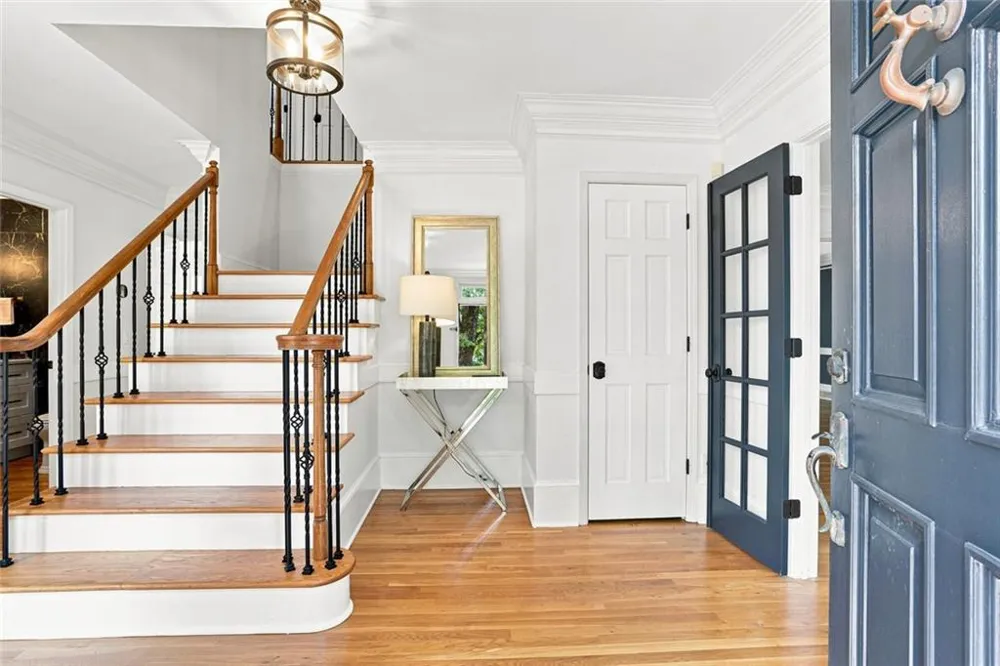 7680 Dunvegan Close Sandy Springs, GA 30350