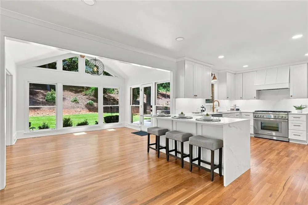 7680 Dunvegan Close Sandy Springs, GA 30350