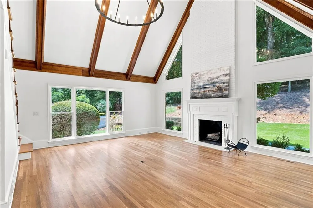 7680 Dunvegan Close Sandy Springs, GA 30350
