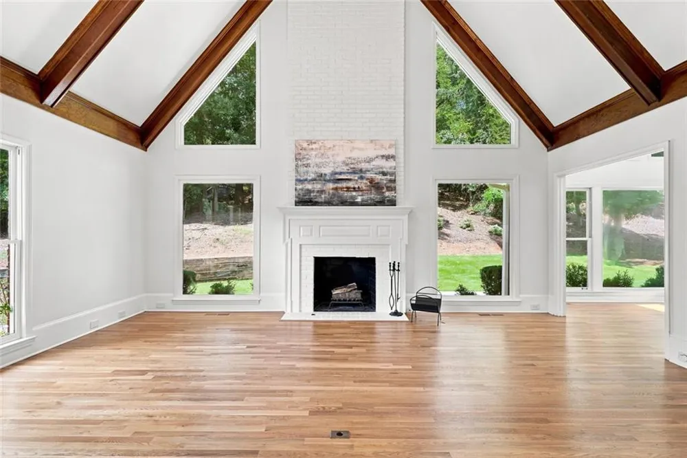 7680 Dunvegan Close Sandy Springs, GA 30350