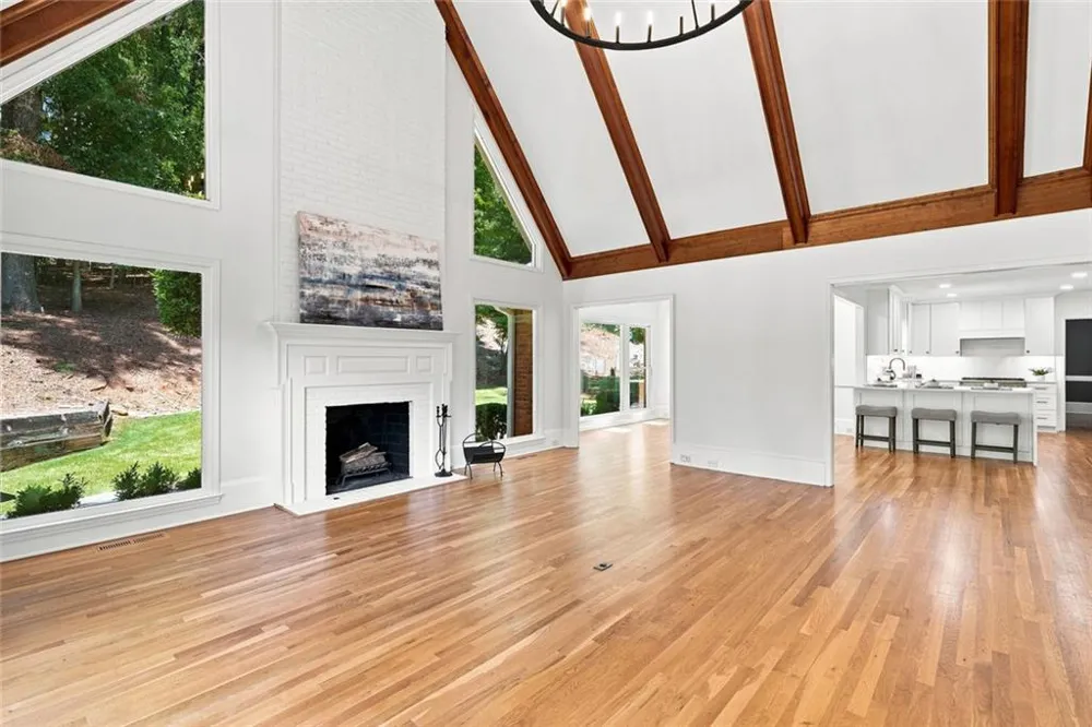 7680 Dunvegan Close Sandy Springs, GA 30350