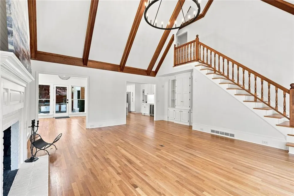7680 Dunvegan Close Sandy Springs, GA 30350
