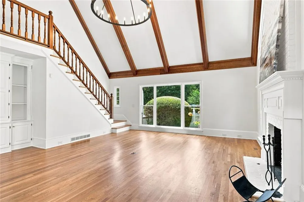 7680 Dunvegan Close Sandy Springs, GA 30350