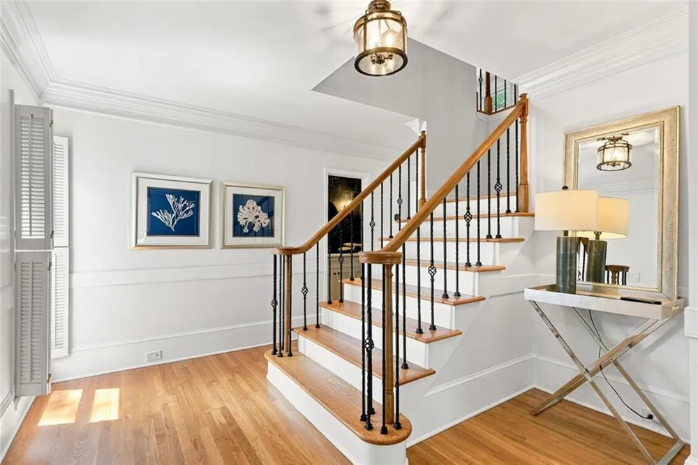 7680 Dunvegan Close Sandy Springs, GA 30350