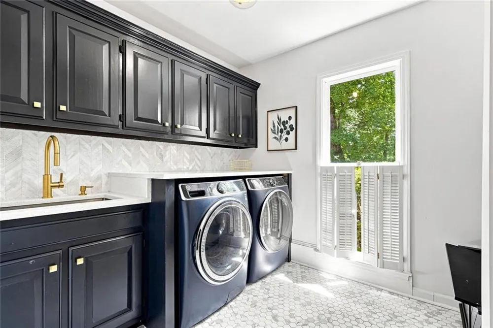 7680 Dunvegan Close Sandy Springs, GA 30350