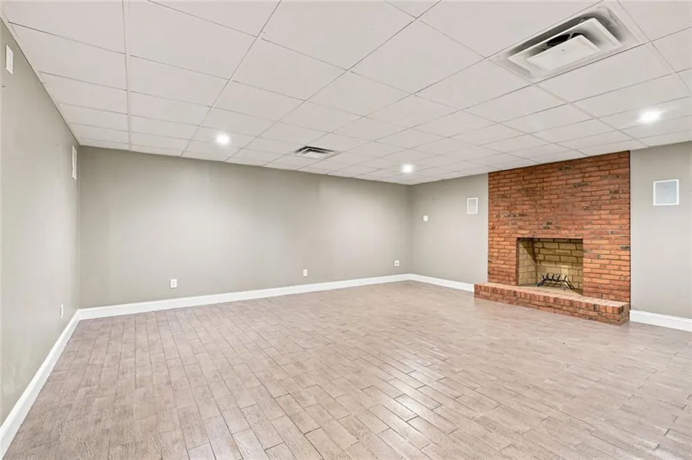 7680 Dunvegan Close Sandy Springs, GA 30350