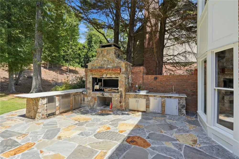 7680 Dunvegan Close Sandy Springs, GA 30350