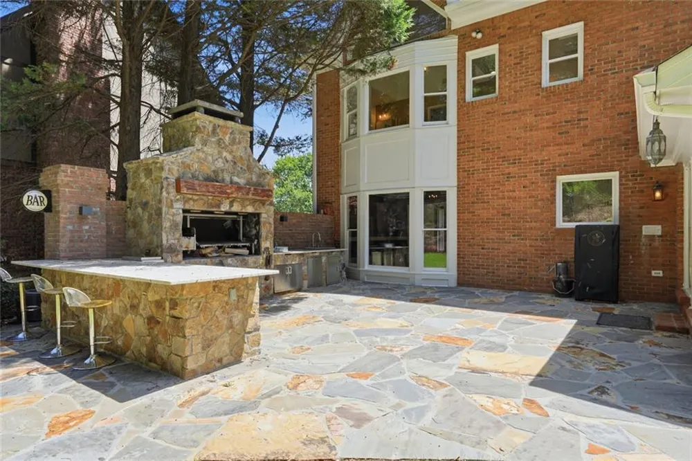 7680 Dunvegan Close Sandy Springs, GA 30350