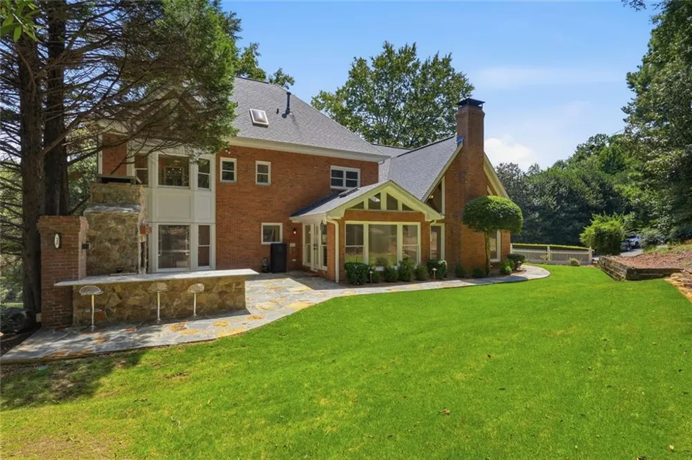 7680 Dunvegan Close Sandy Springs, GA 30350