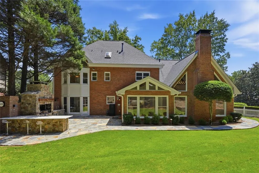 7680 Dunvegan Close Sandy Springs, GA 30350