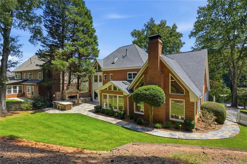 7680 Dunvegan Close Sandy Springs, GA 30350