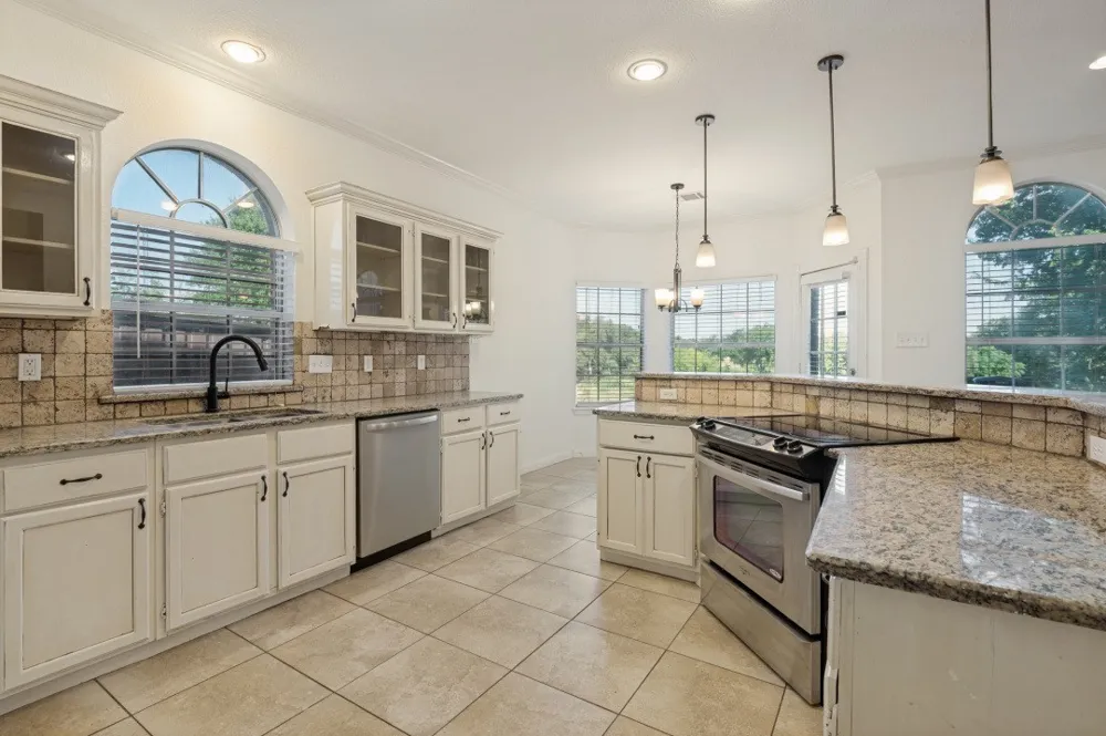 3925 Silver Meadow Lane Grand Prairie, TX 75052