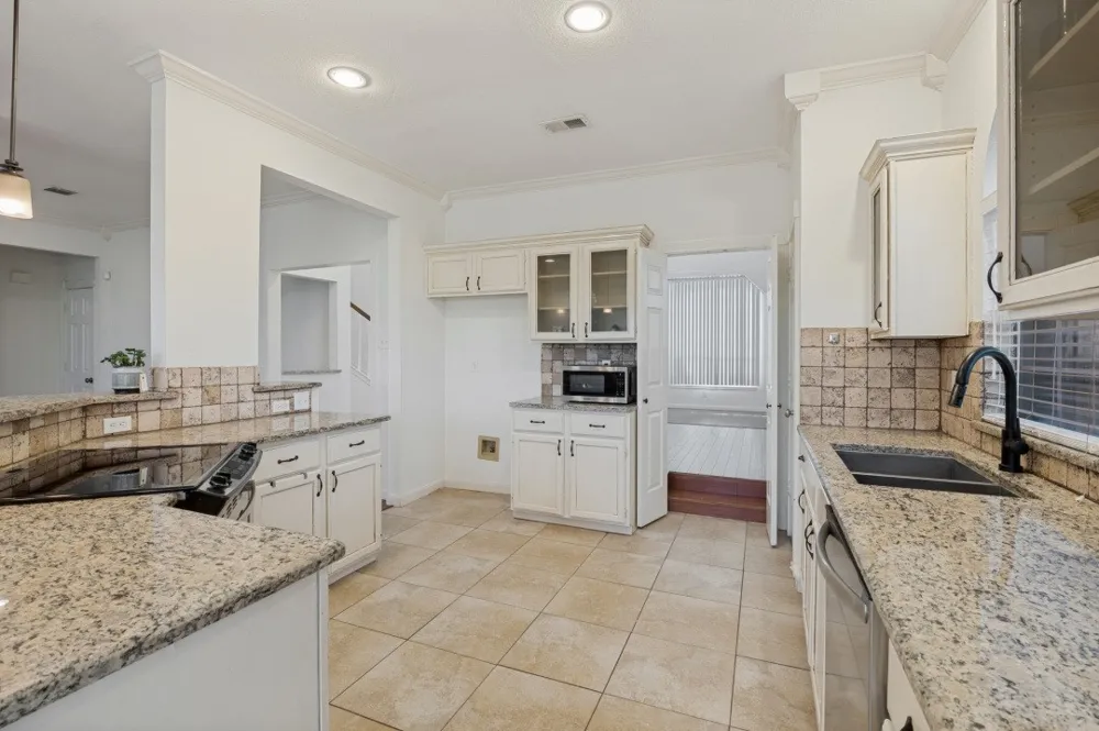 3925 Silver Meadow Lane Grand Prairie, TX 75052