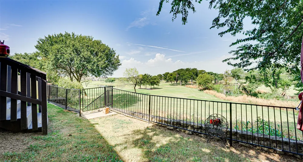 3925 Silver Meadow Lane Grand Prairie, TX 75052
