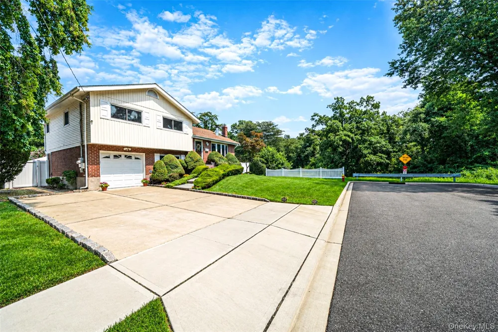41 Orchard Street Farmingdale, NY 11735