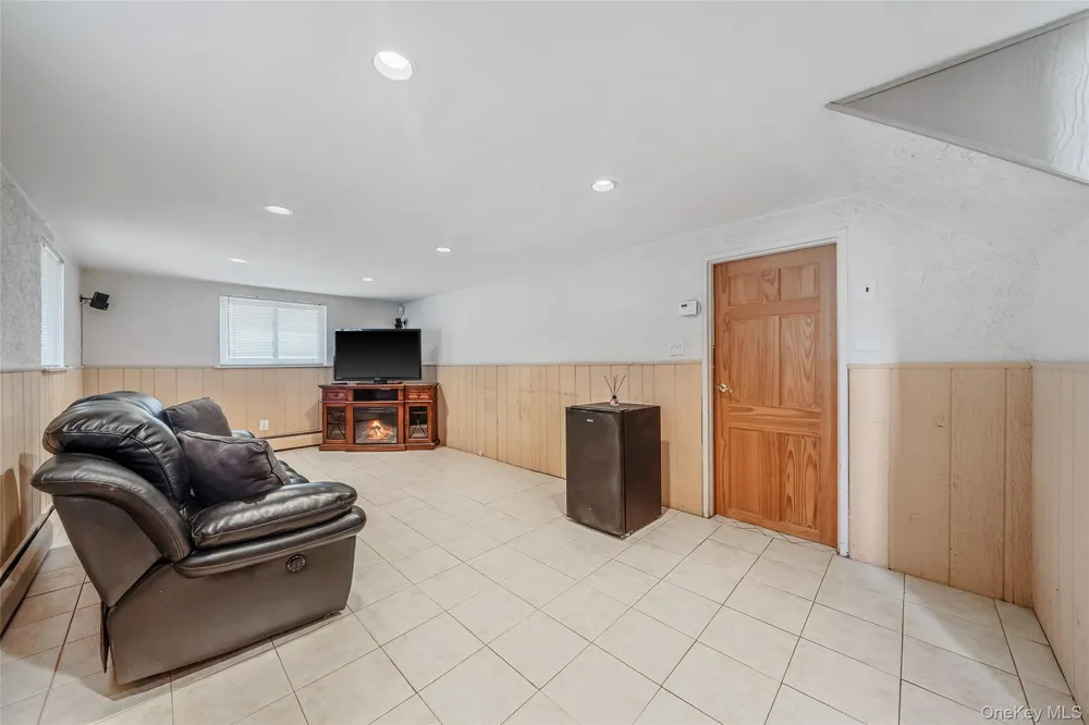 41 Orchard Street Farmingdale, NY 11735