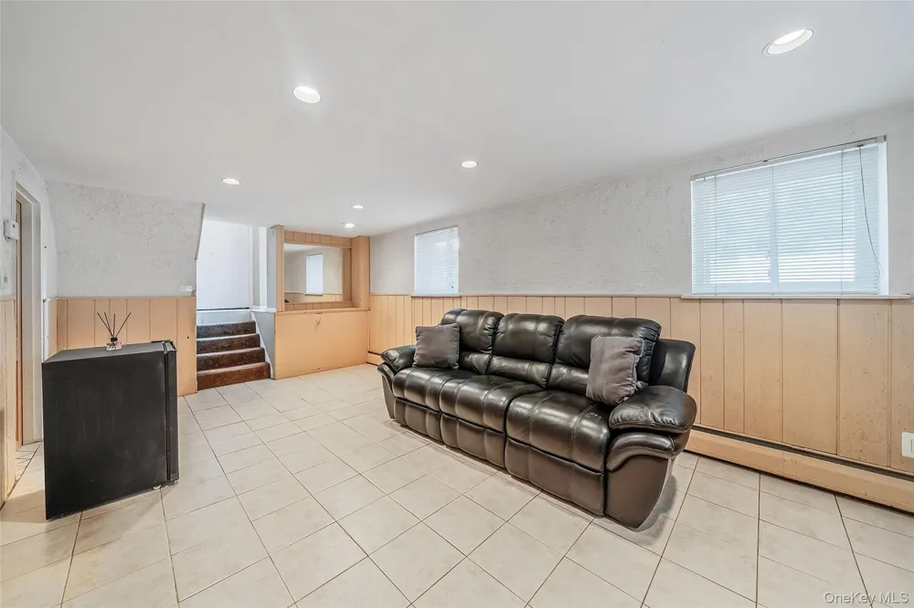 41 Orchard Street Farmingdale, NY 11735