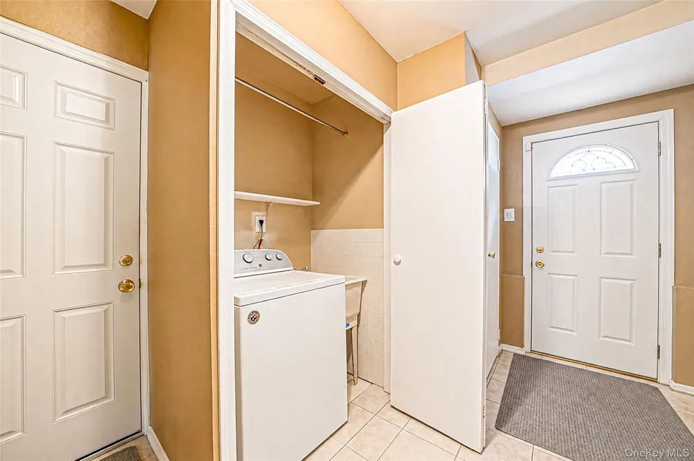 41 Orchard Street Farmingdale, NY 11735