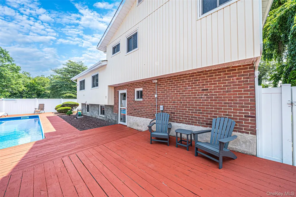 41 Orchard Street Farmingdale, NY 11735
