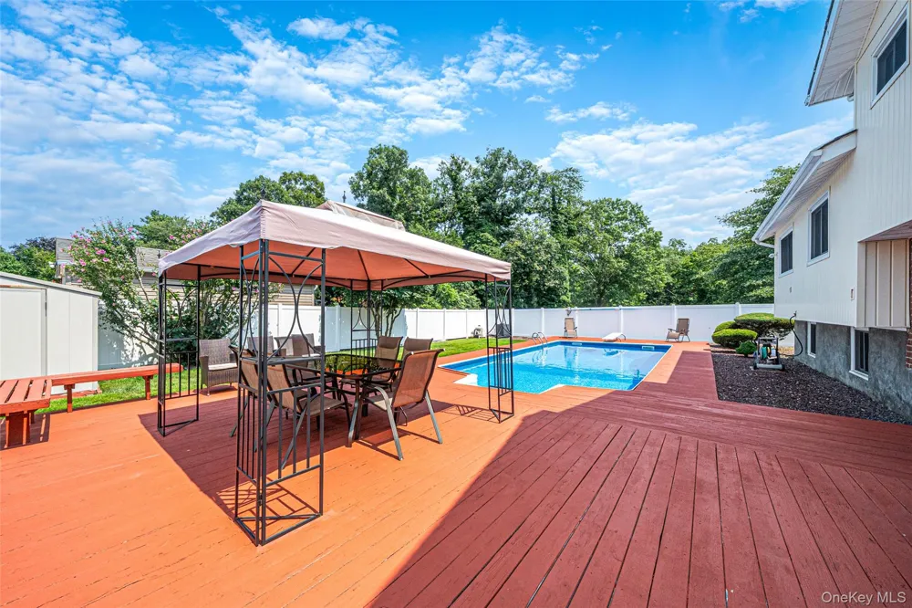 41 Orchard Street Farmingdale, NY 11735