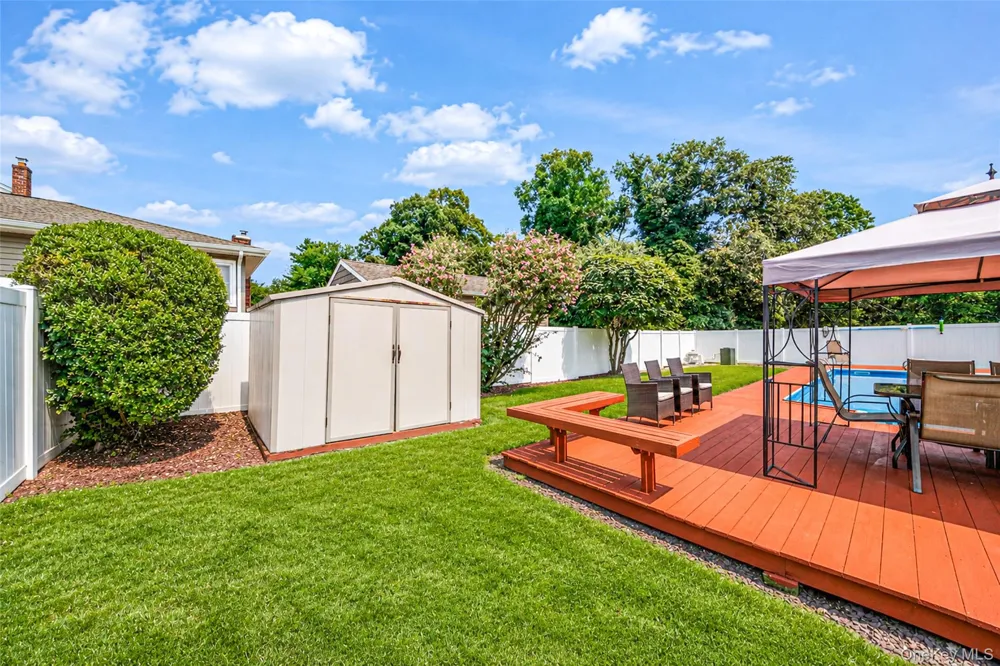 41 Orchard Street Farmingdale, NY 11735