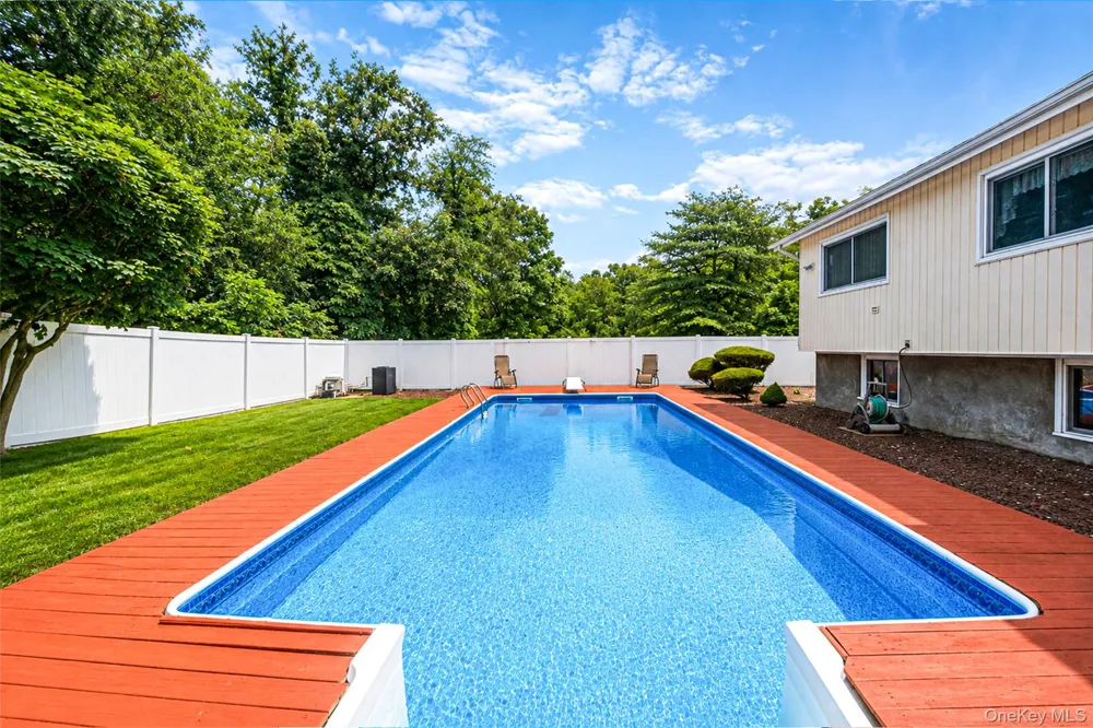 41 Orchard Street Farmingdale, NY 11735