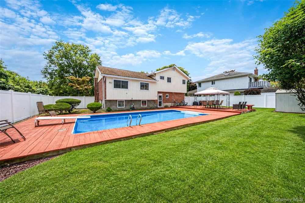 41 Orchard Street Farmingdale, NY 11735