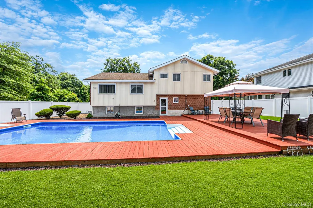 41 Orchard Street Farmingdale, NY 11735