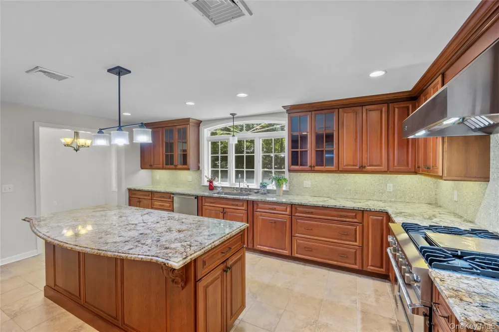 23 Cliff Road Belle Terre, NY 11777