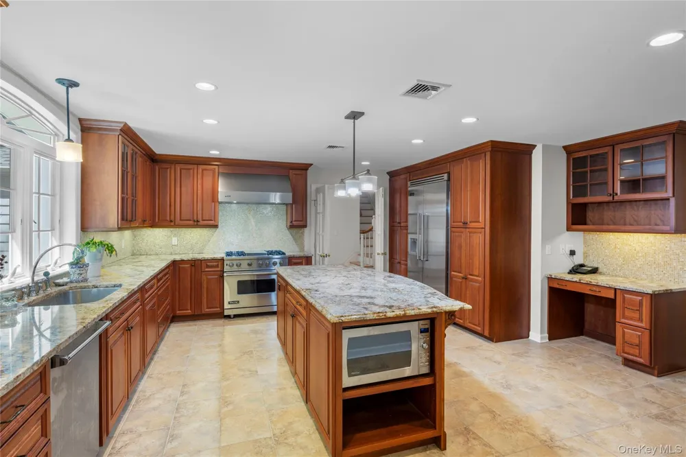 23 Cliff Road Belle Terre, NY 11777