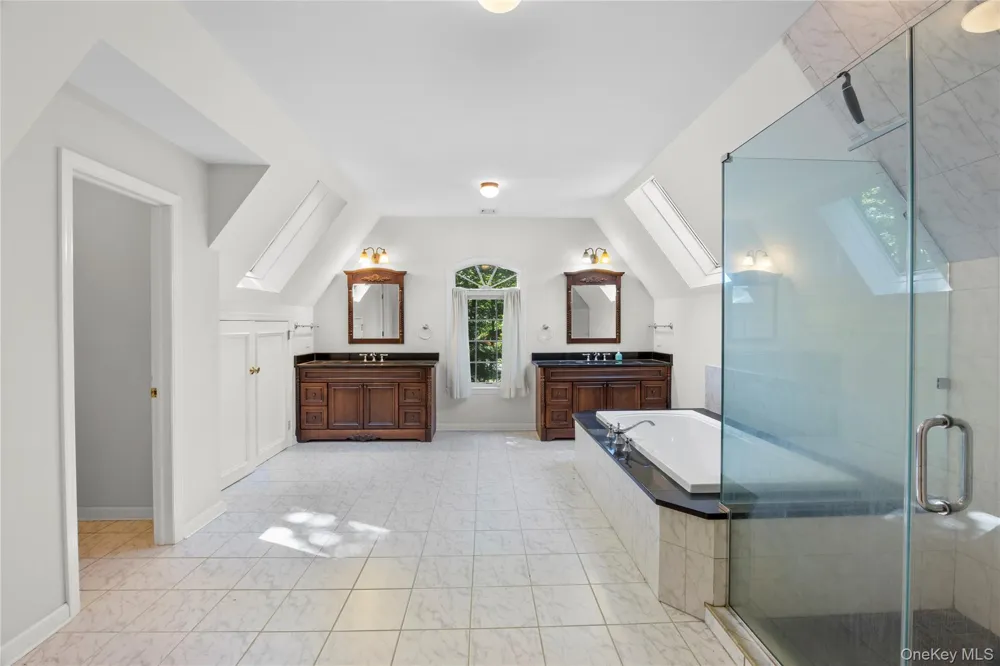 23 Cliff Road Belle Terre, NY 11777
