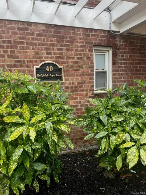 40 Knightsbridge Road #2H