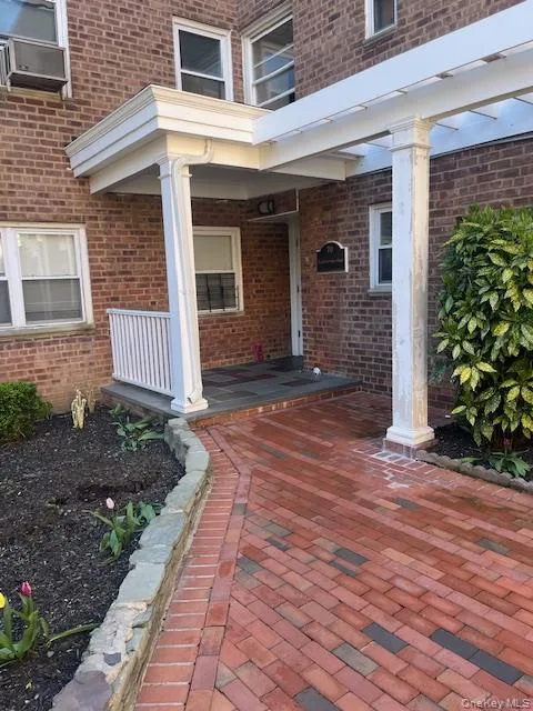 70 Knightsbridge Road #2C