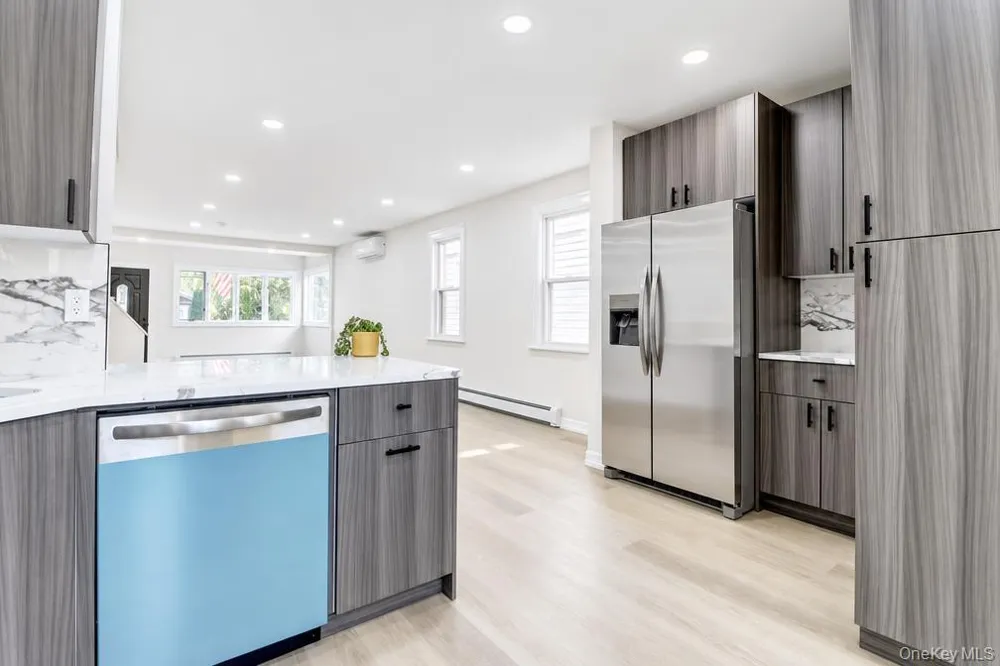 6472 80th Avenue Glendale, NY 11385