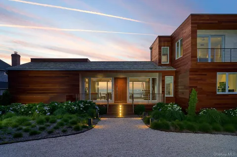 14 Peconic Crescent
