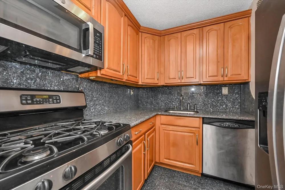 150-38 Union Turnpike #6F Flushing, NY 11367