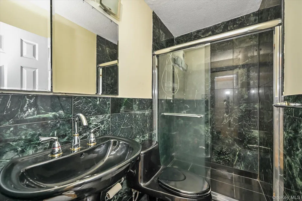 150-38 Union Turnpike #6F Flushing, NY 11367