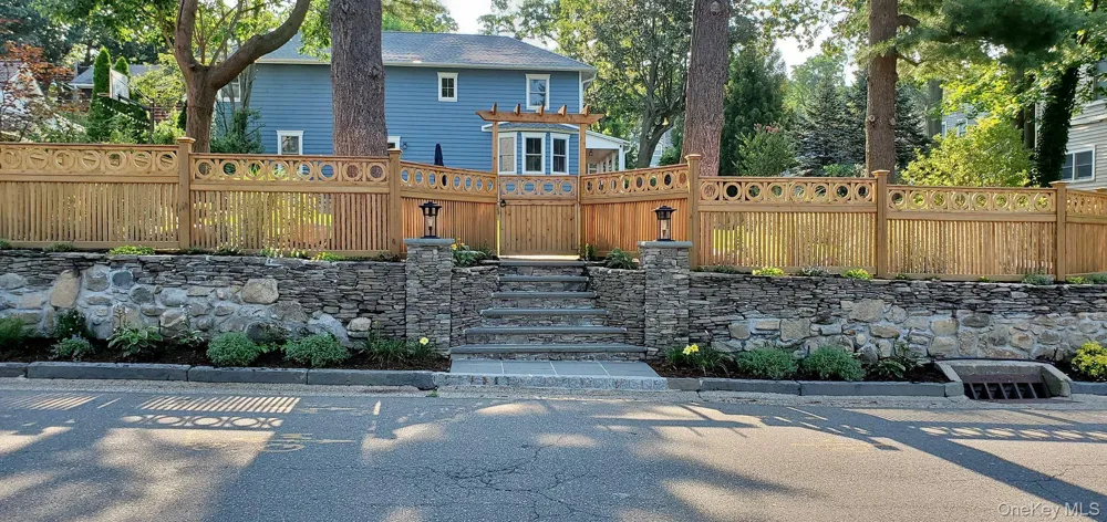 18 20th Avenue Sea Cliff, NY 11579