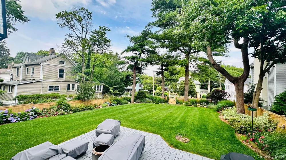 18 20th Avenue Sea Cliff, NY 11579