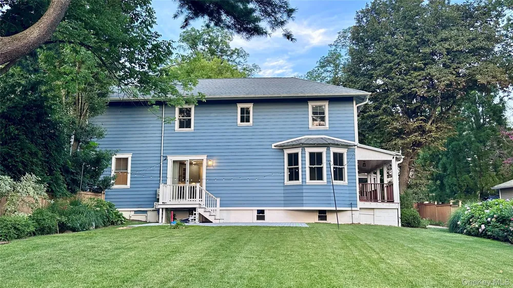 18 20th Avenue Sea Cliff, NY 11579