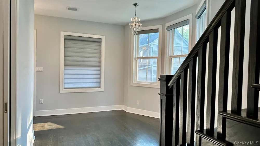 18 20th Avenue Sea Cliff, NY 11579