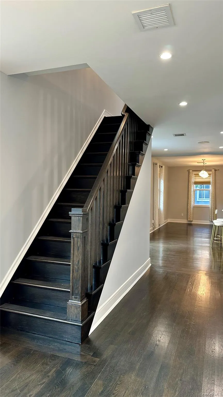 18 20th Avenue Sea Cliff, NY 11579
