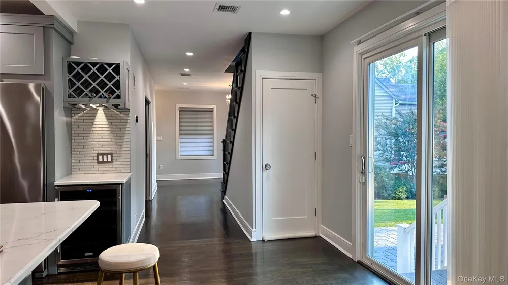 18 20th Avenue Sea Cliff, NY 11579