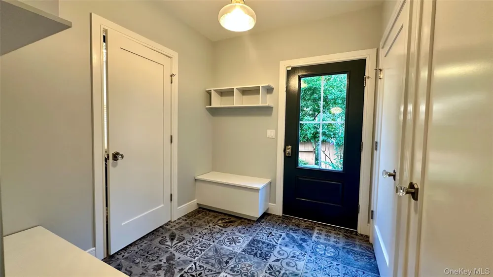 18 20th Avenue Sea Cliff, NY 11579