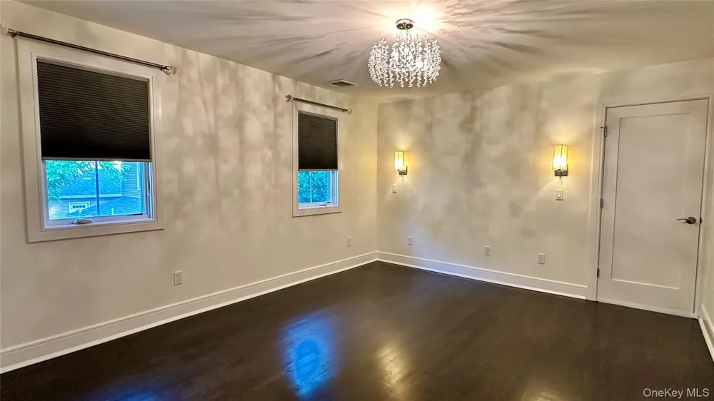 18 20th Avenue Sea Cliff, NY 11579