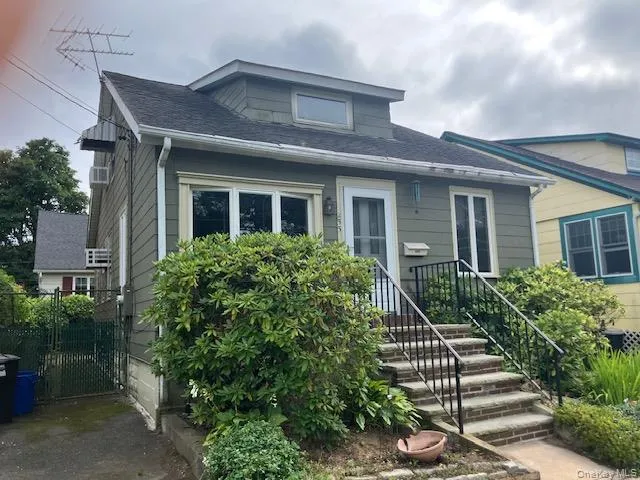 233 8th Avenue Sea Cliff, NY 11579